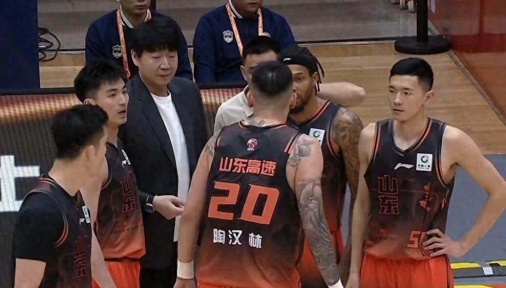 开云中国网站-山东高速男篮止步八强,邱彪赛后破防:有些球员对不起“职业”二字